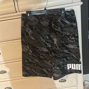 Puma camo men shorts. Large.